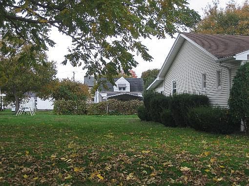 3rd image of 520 Henderson Ave