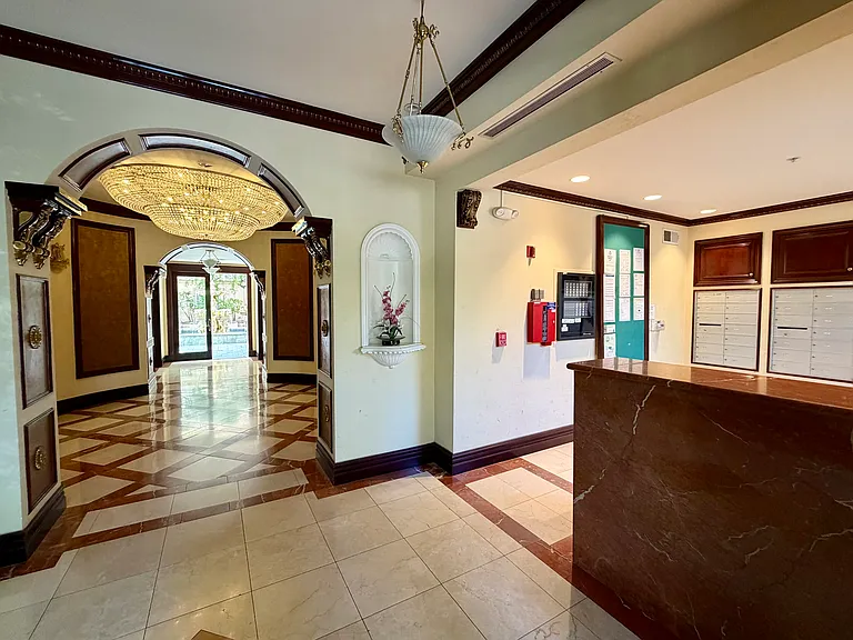 153 N San Mateo Dr #209 — Photo 4