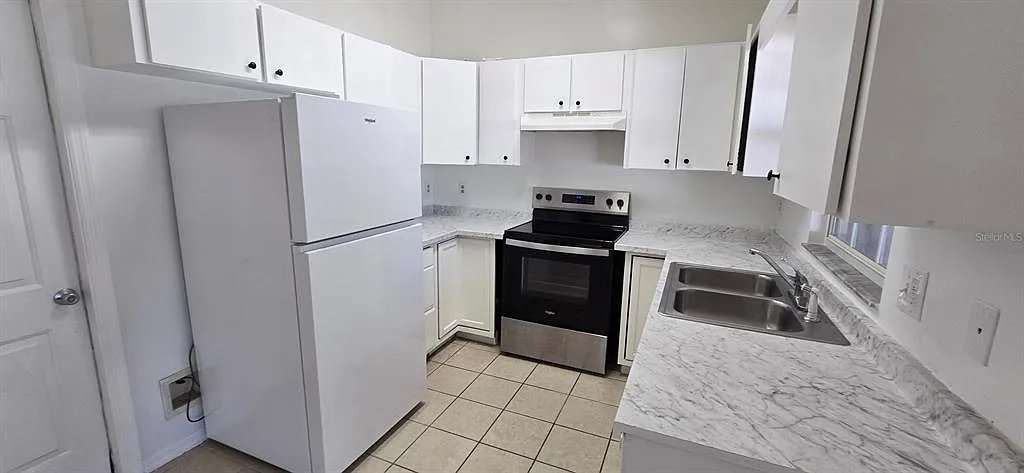 2 bed, 2.0 bath, 1034 sqft, $1,370 — Photo 2