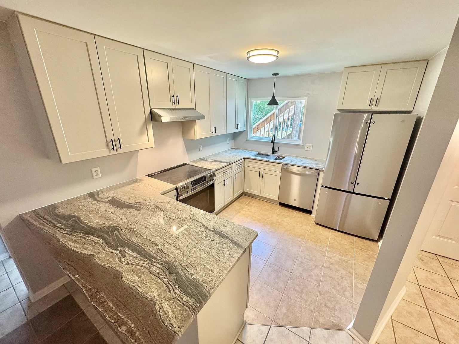 2 bed, 1056 sqft, $1,895 — Photo 2