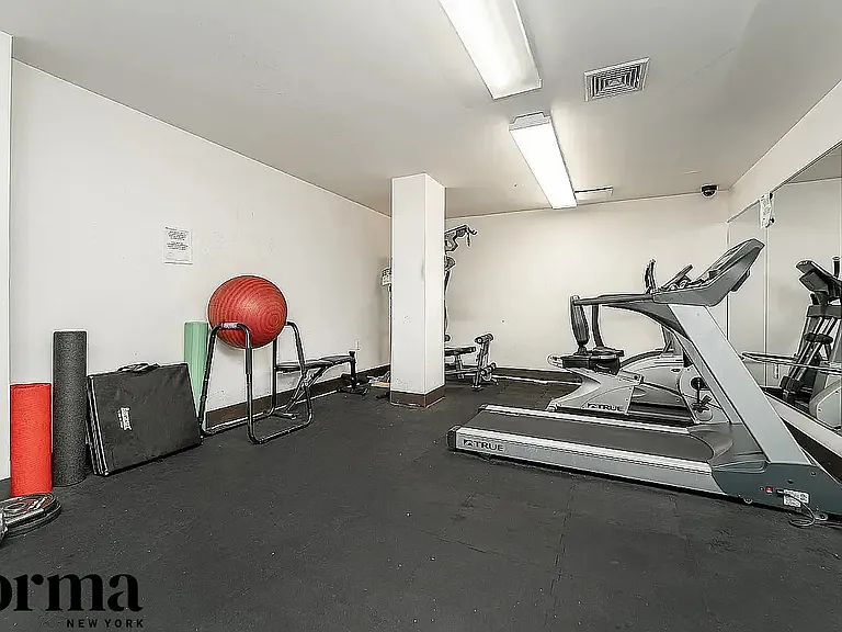 1203 Jackson Ave #2E — Photo 9