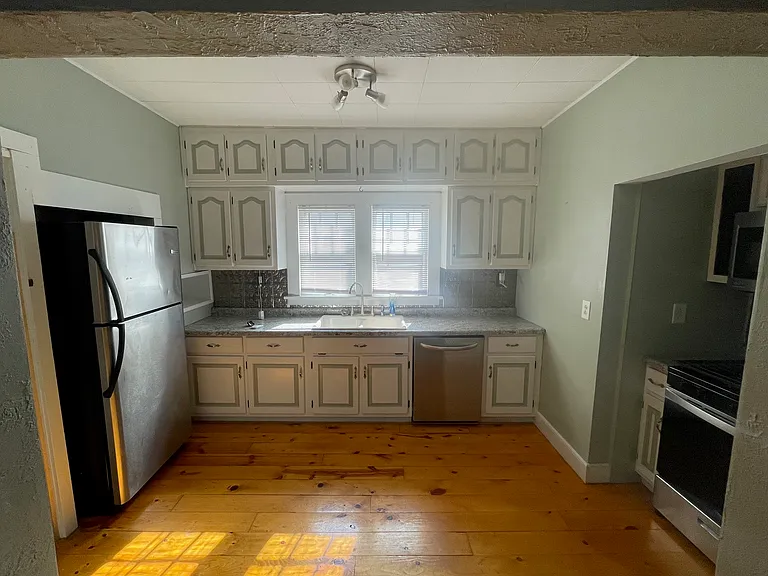114 S College St — Photo 4