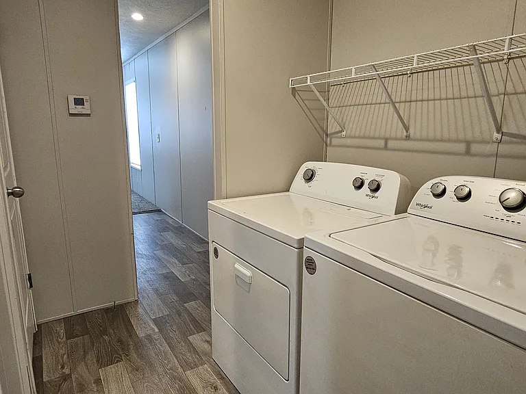 131 Redwood — Photo 10