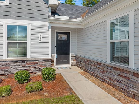 3rd image of 664 Hardwood Dr