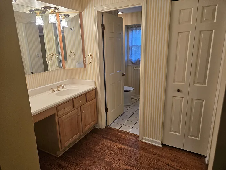 2S663 Avenue Normandy St E — Photo 13