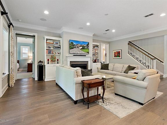 5th image of 124 Hollyhock Ln