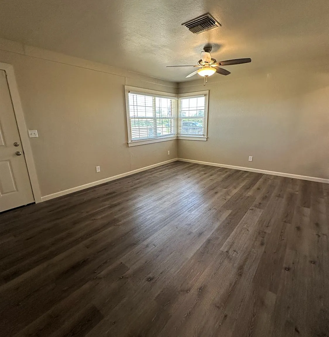 3 bed, 1850 sqft, $1,950 — Photo 2