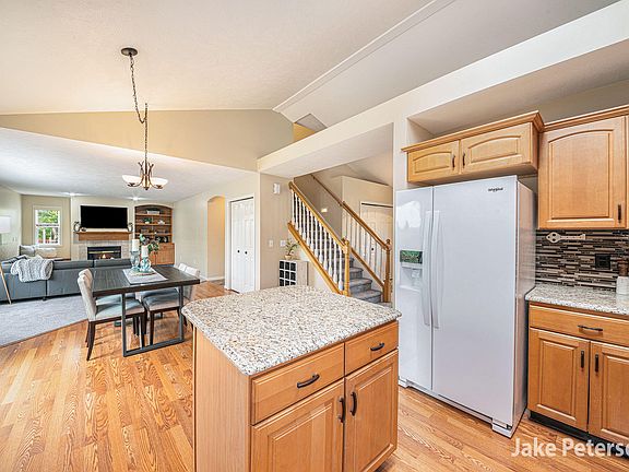 3rd image of 2130 Hartman Ct SE