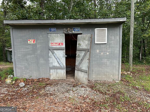3rd image of 869 Carter Mountain Rd