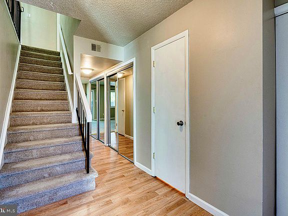 5th image of 34 Wedgedale Dr