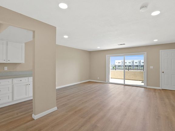 2nd image of 1115 Rosecrans Ave