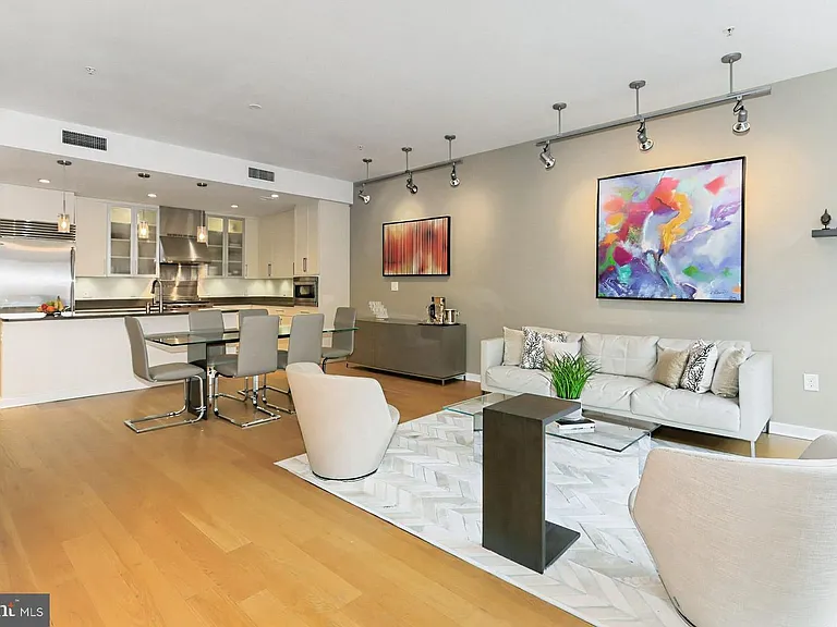 1700 Clarendon Blvd #123 — Photo 15
