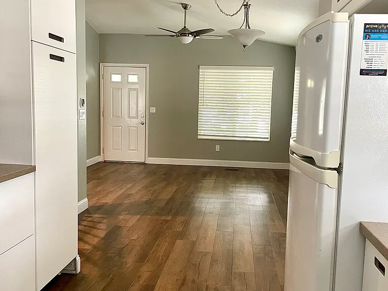 857 W 200 S — Photo 11