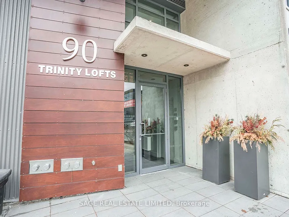 90 Trinity St #305