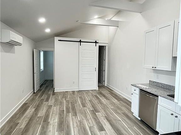 2nd image of 3842 Roman St