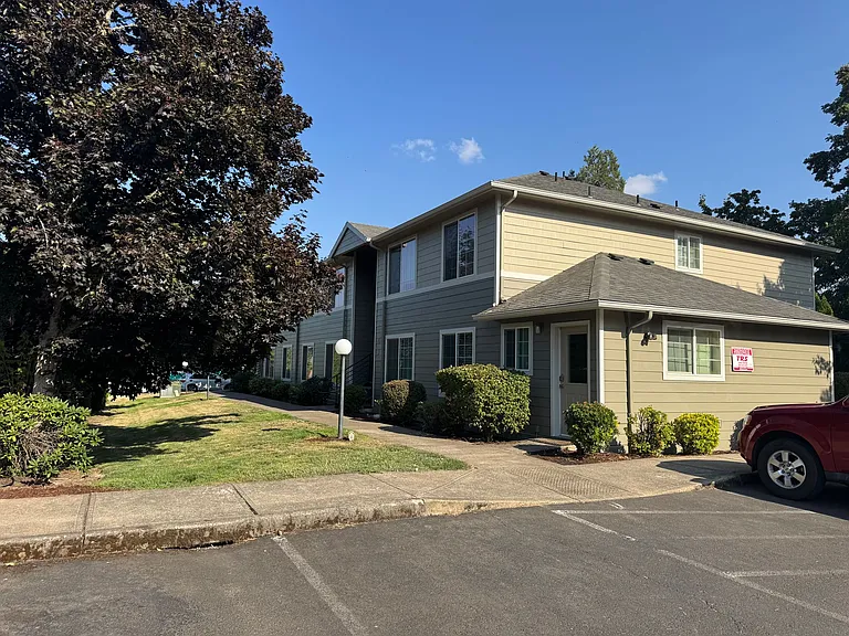 Quiet 2-Bed 2-Bath Apartments Close to WOU with Beautiful Landscaping In-Unit Washer/Dryer — Photo 17