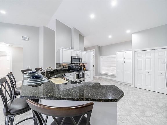 4th image of 9902 Cristina Dr