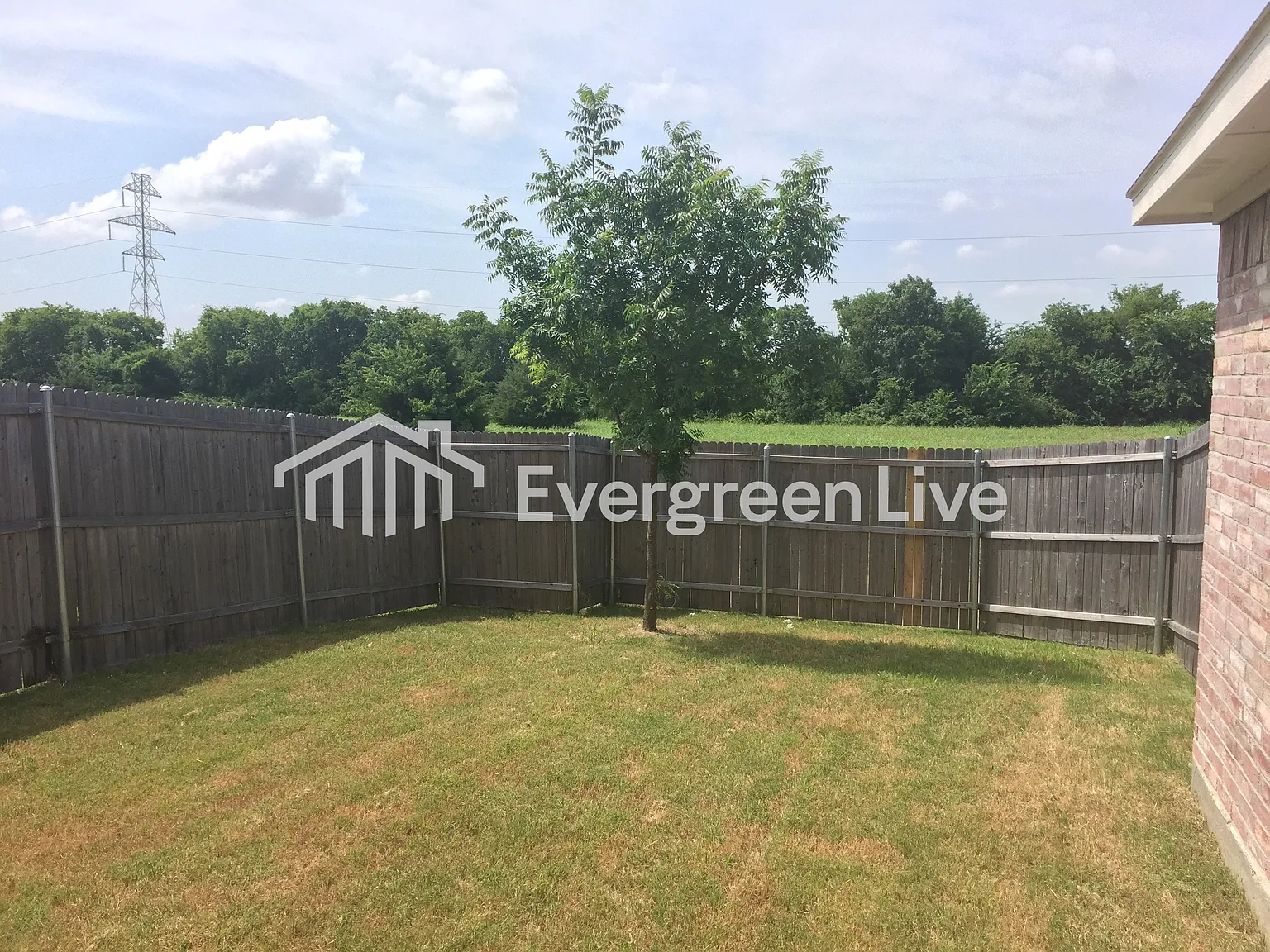 5 bed, 2.0 bath, 1785 sqft, $2,295 — Photo 4