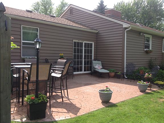 3rd image of 130 Cadman Dr