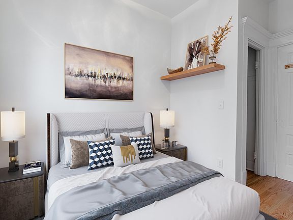 3rd image of 1629 N Claremont Ave APT 2