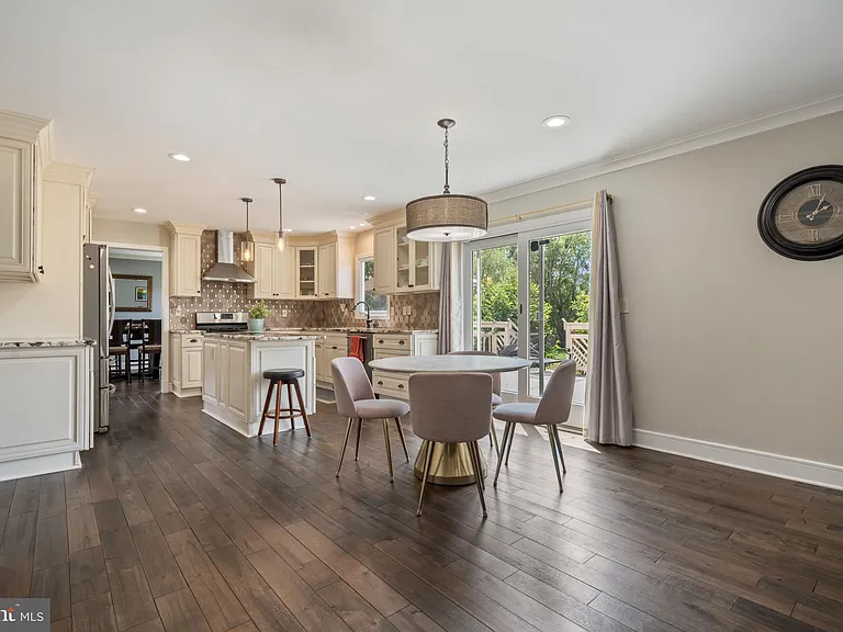 5 Robert Dr — Photo 5