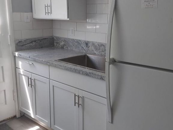 5th image of 1360 Wentworth Ave