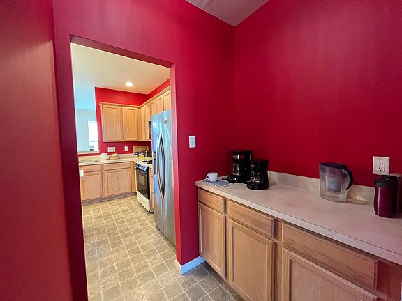 4th image of 102 Regents Ct