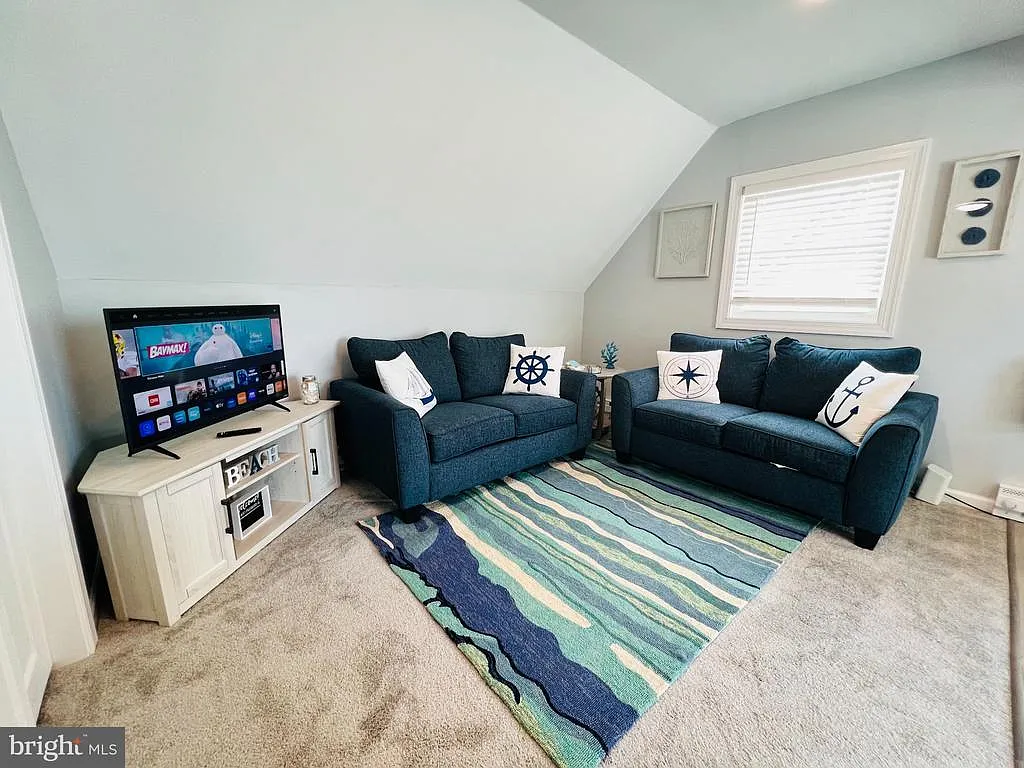 2 bed, 1.0 bath, 600 sqft, $1,275 — Photo 3