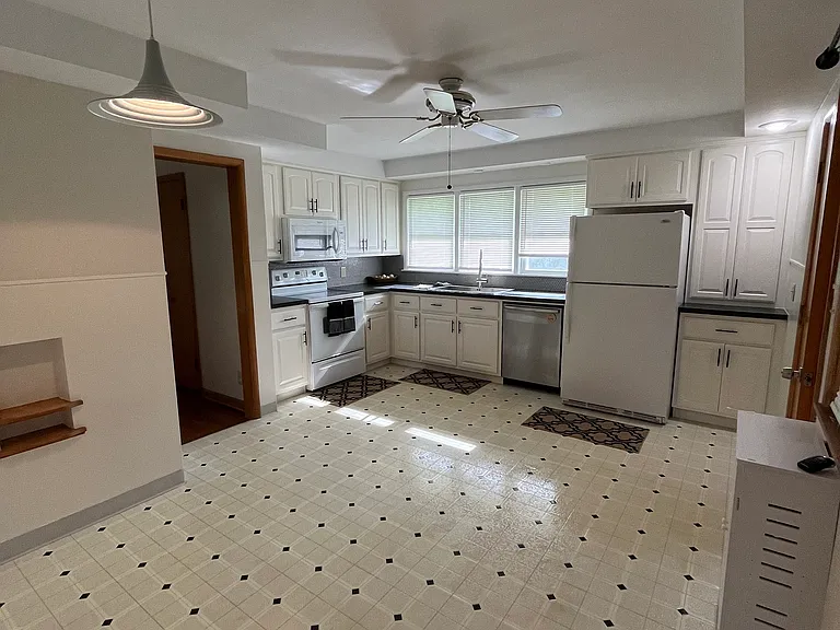 3018 Missouri Ave — Photo 6