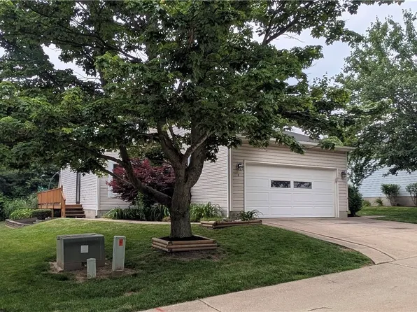 144 Royal Crest Dr, Seville, OH 44273
