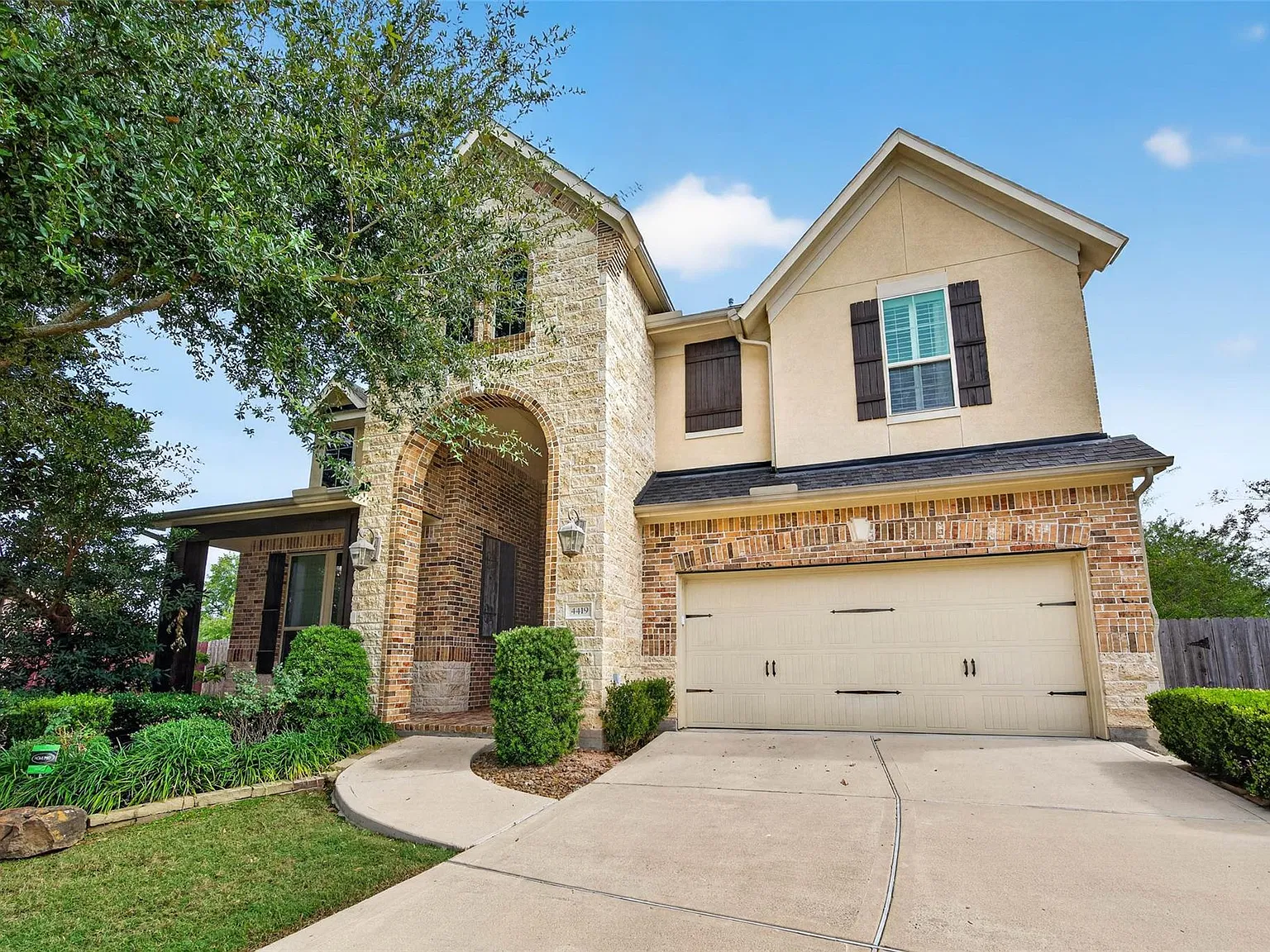 5 bed, 4.5 bath, 3303 sqft, $3,500 — Photo 1