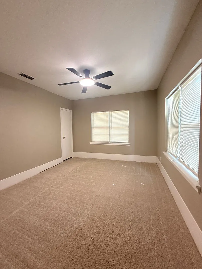 Updated 2 Bedroom 1 Bath - Corner Lot — Photo 3