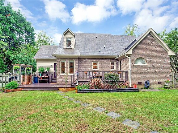 3rd image of 1008 Brassfield Ct