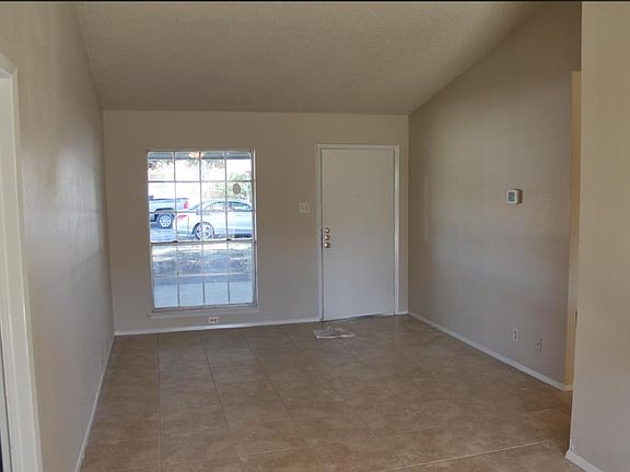 4th image of 2707 Lakebriar St