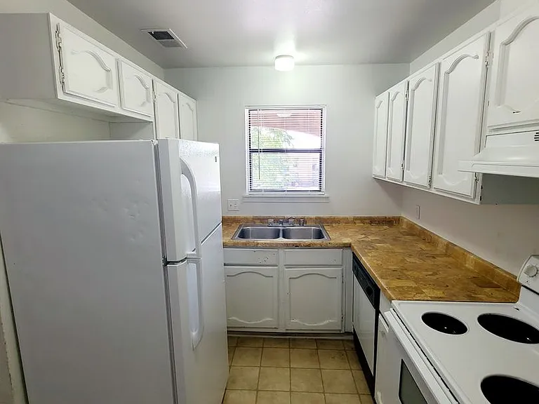 3504 Tulane Dr Ne — Photo 4