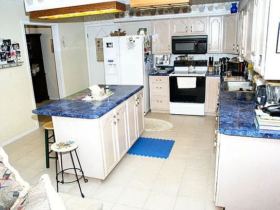 5th image of 5611 NW 32nd St