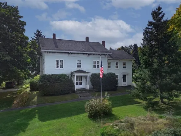 14 Maple St, Mendon, MA 01756