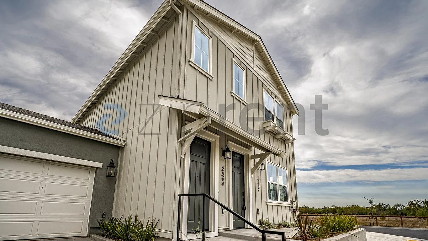 2 bed, 821 sqft, $1,995 — Photo 1