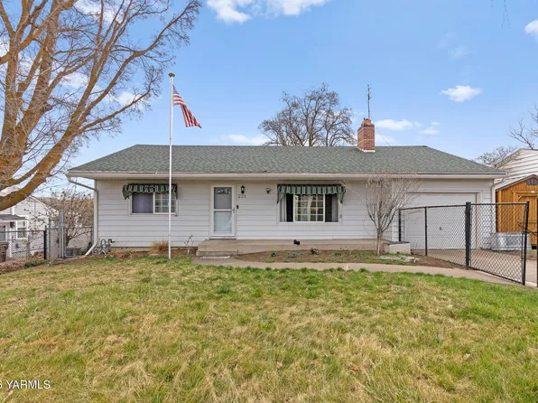 221 N 26th Ave, Yakima, WA 98902