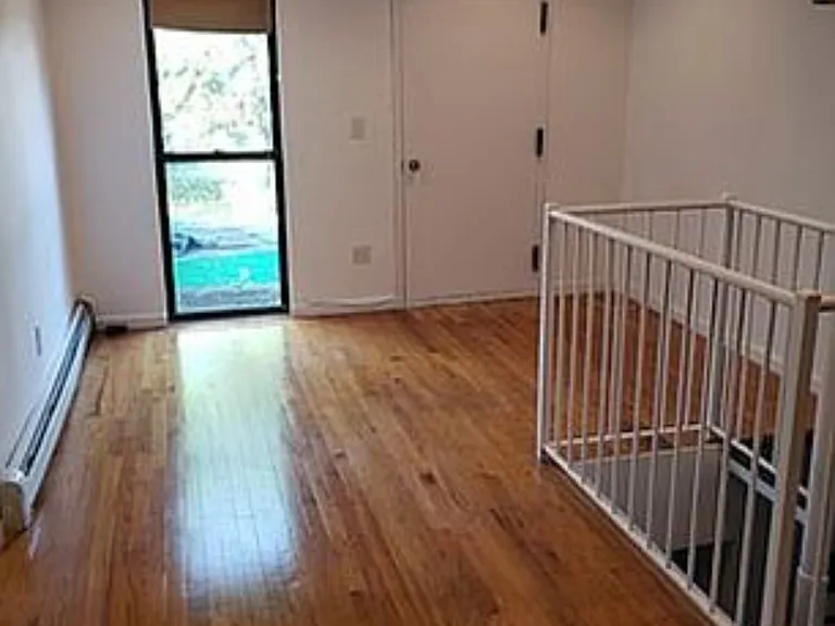 481 Fairview Ave #1R — Photo 6