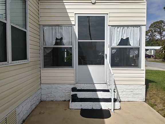 2nd image of 2445 Parklane Dr