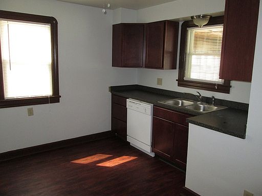 1st image of 104 Laurel St