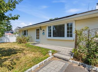 5 Snyder Ln, Keyport, NJ 07735
