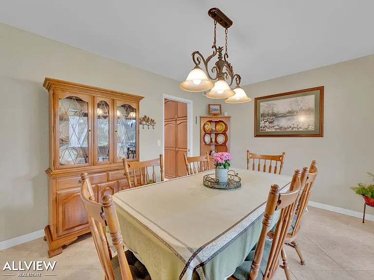 17547 Devereux Rd — Photo 37