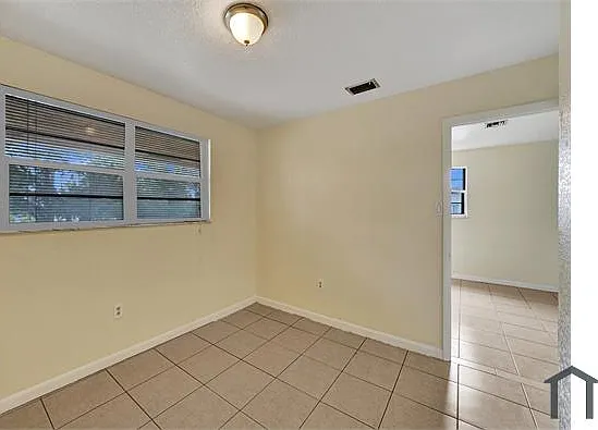 1101 W Prospect Rd — Photo 14