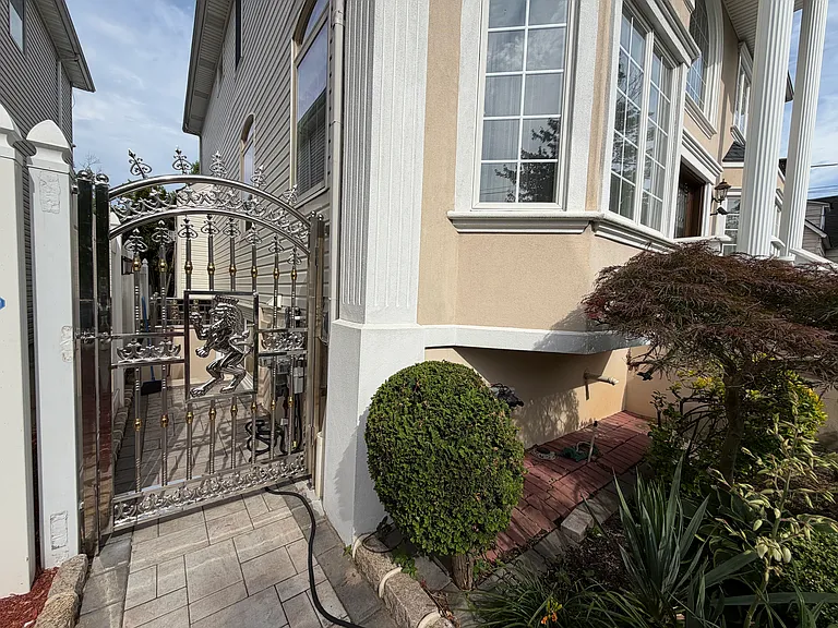 Rockaway St — Photo 11