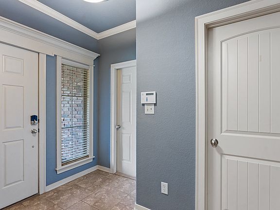 3rd image of 2532 N Trafalger Dr