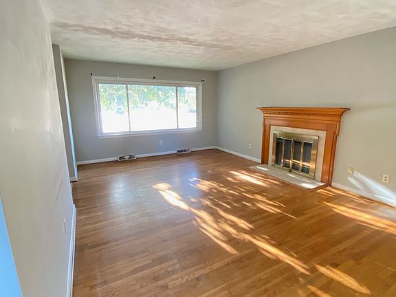 5th image of 2540 College Blvd