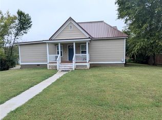 220 S Pine St, Nevada, MO 64772