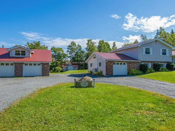 44 Lake Dr, Mount Uniacke, NS B0N 1Z0